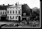 Oswiecim. Demolition of a building on the Main Square. Photograph from the occupation years. * 760 x 511 * (52KB)